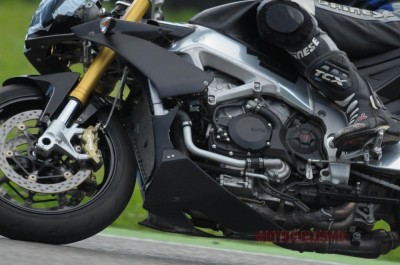 2011-aprilia-tuono-v4-spy-shot-3